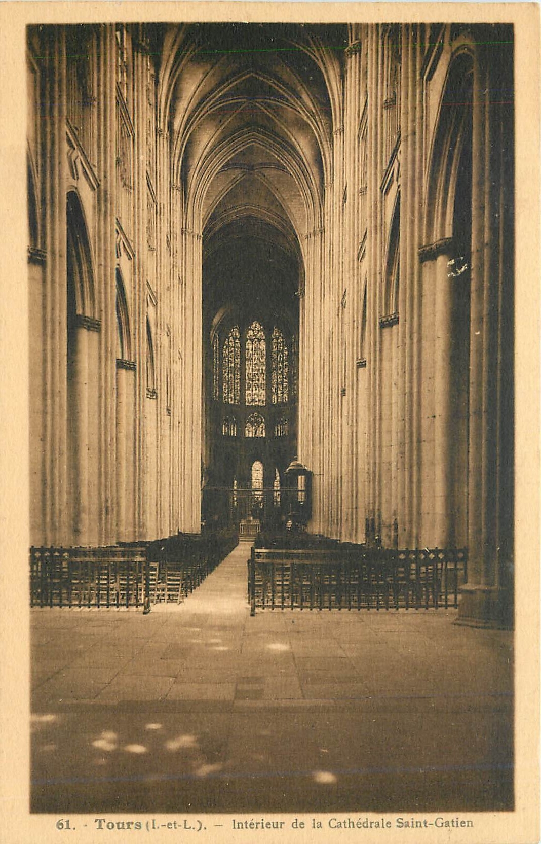 CPA Tours L et L Interieur de la Cathedrale Saint Gatien 