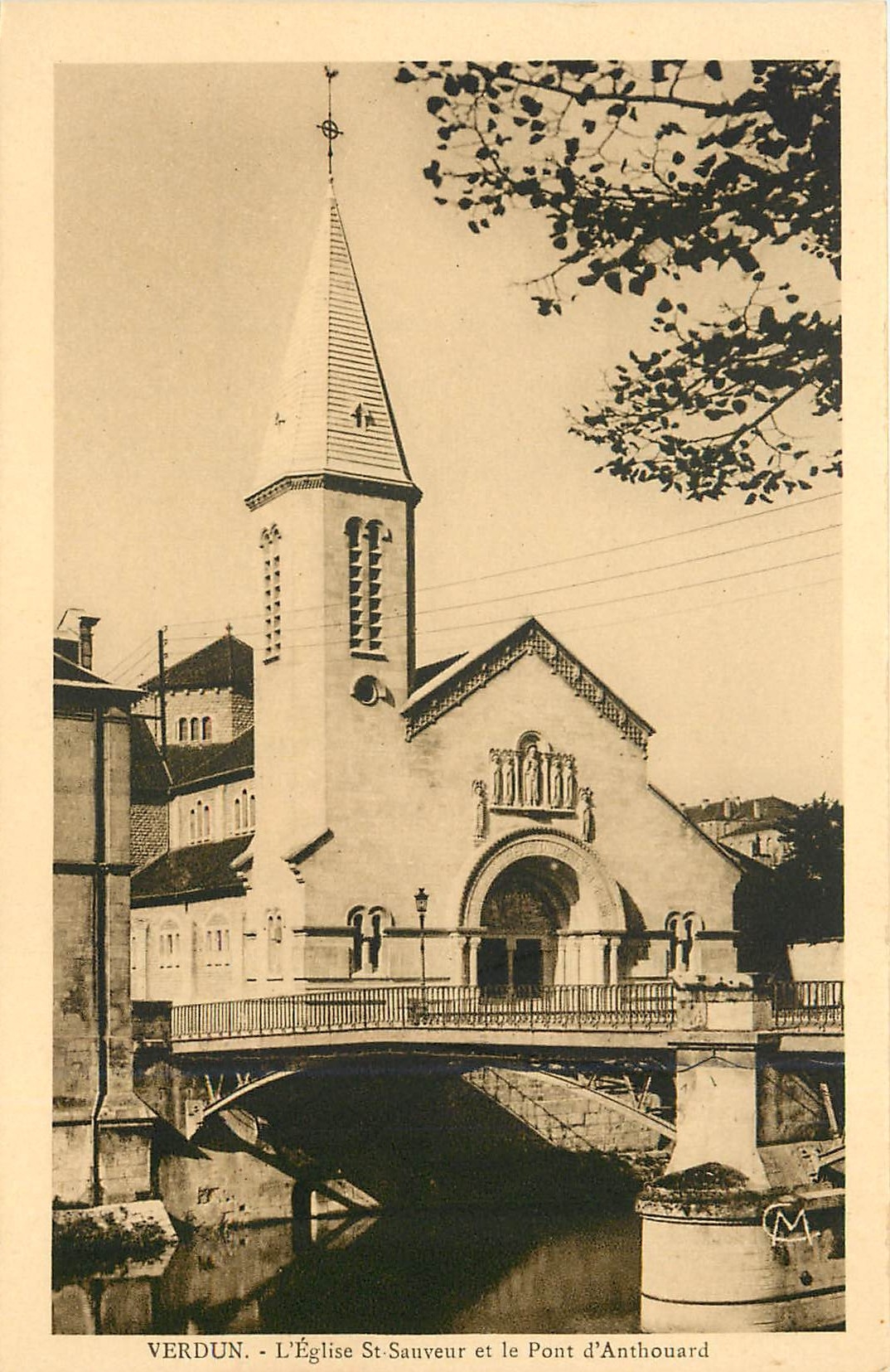 CPA Verdun L'Eglise St Sauveur et le Pont d'Anthouard 