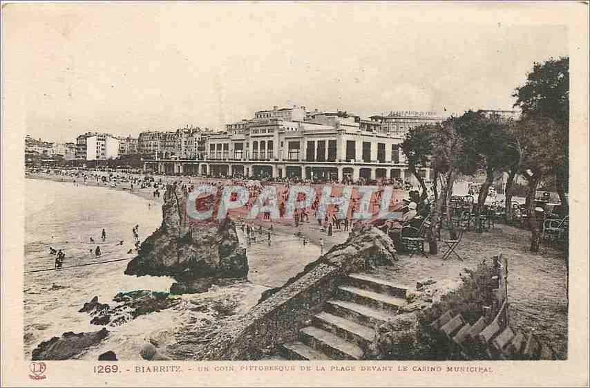 CPA Biarritz Un coin pittoresque de la Plage devant Le Casino Municipal 