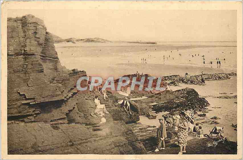 CPA Carteret Rochers et Plage a maree basse 