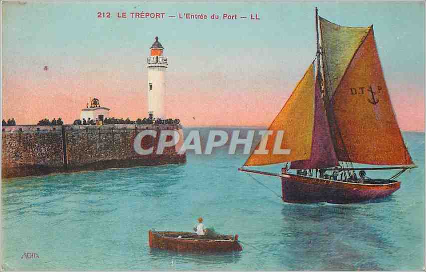 CPA Le Treport L'Entree du Port Bateau Phare