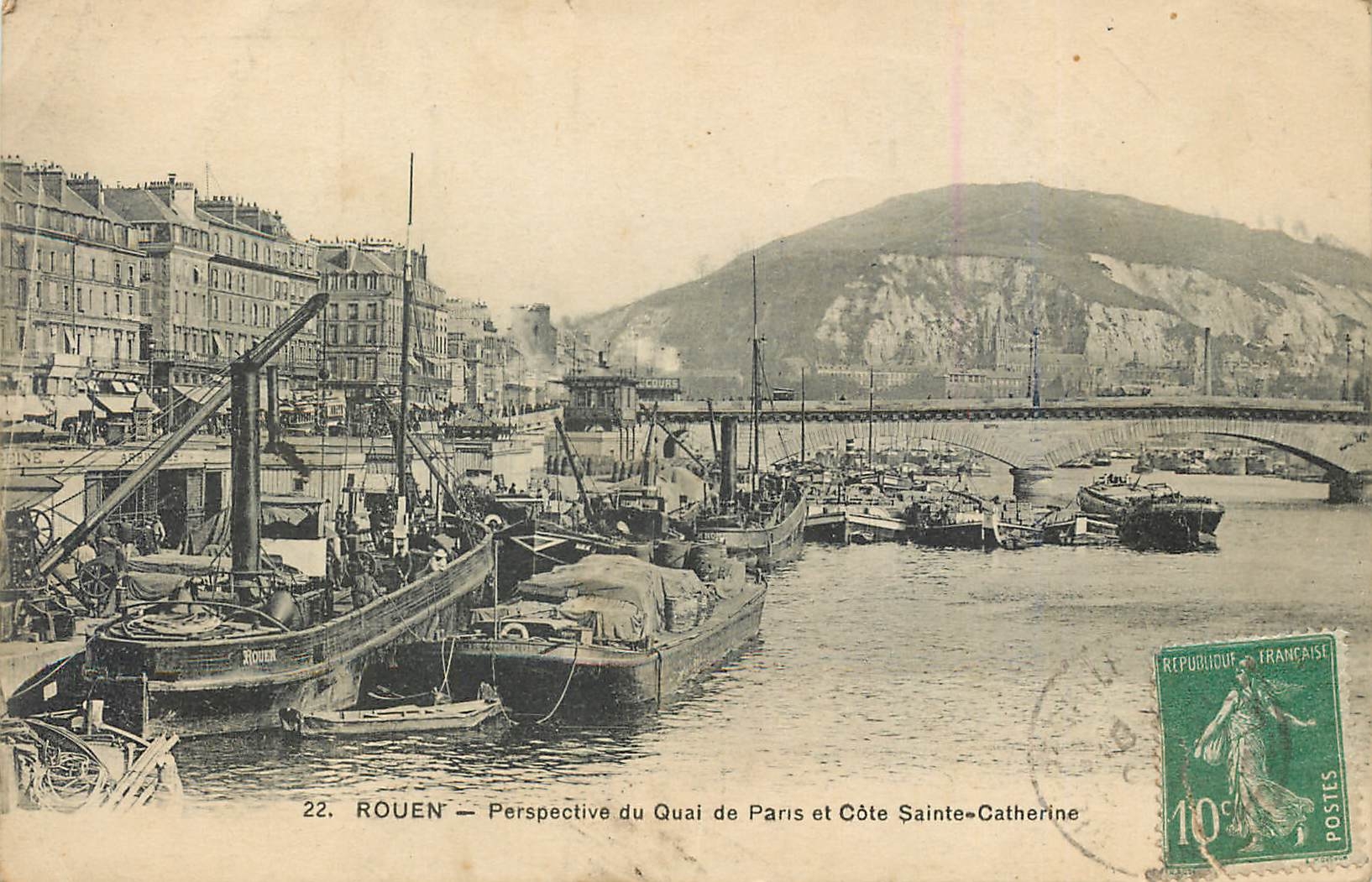 CPA Rouen Perspective du Quai de Paris et Cote Sainte Catherine 