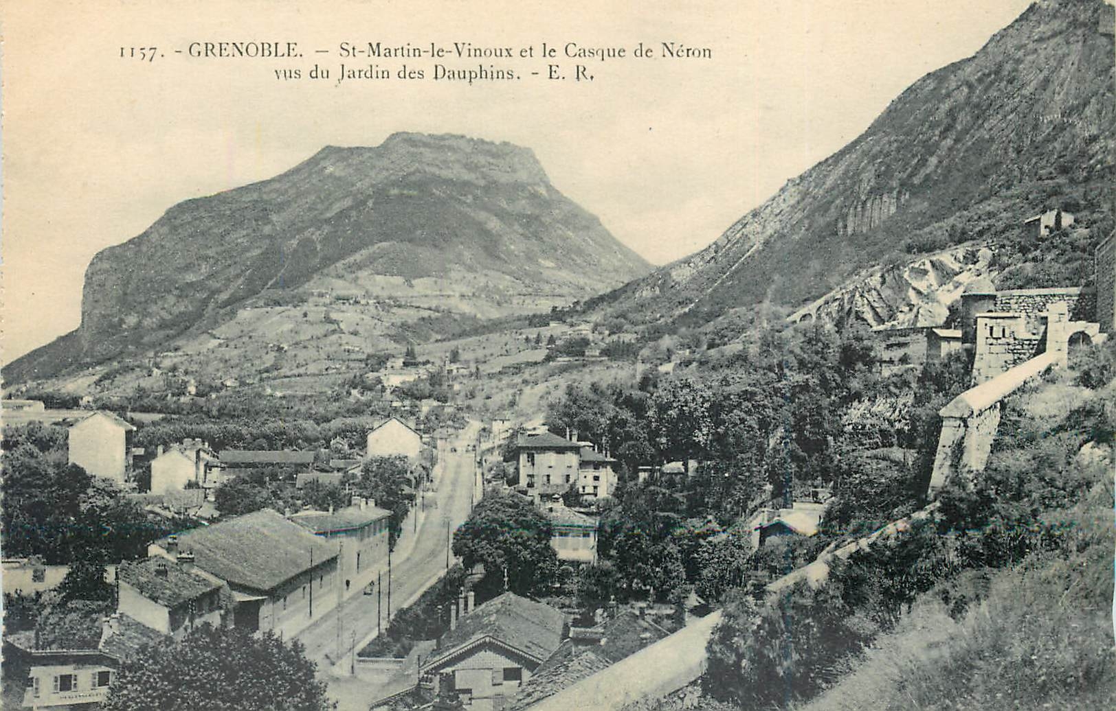 CPA Grenoble St Martin le Vinoux et le Casque de Neron vus du Jardin des Dauphins 