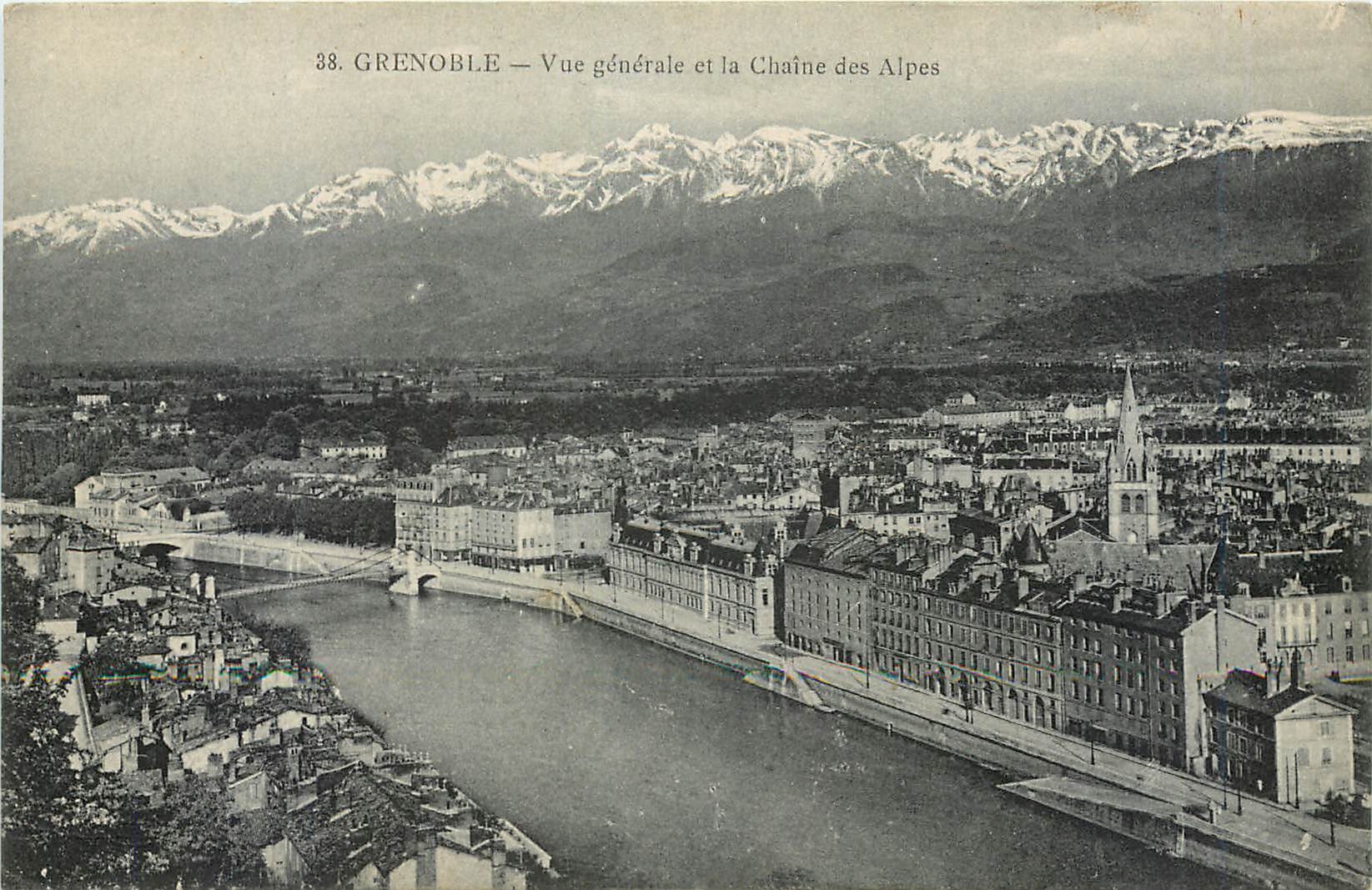 CPA Grenoble Vue generale et la Chaine des Alpes 