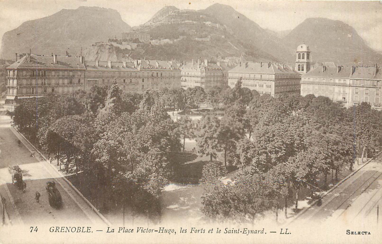 Grenoble — La Place Victor-Hugo, les Forts et le Saint-Eynard — Selecta