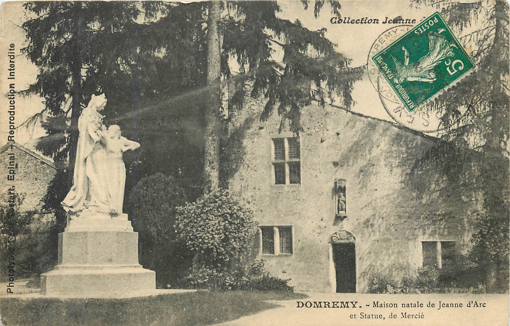 CPA Domremy Maison natale de Jeanne d'Arc et Statue de Mercie 