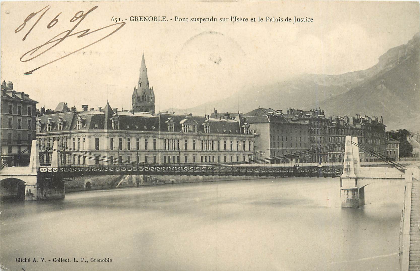 CPA Grenoble Pont suspendu sur l'Isere et le Palais de Justice 