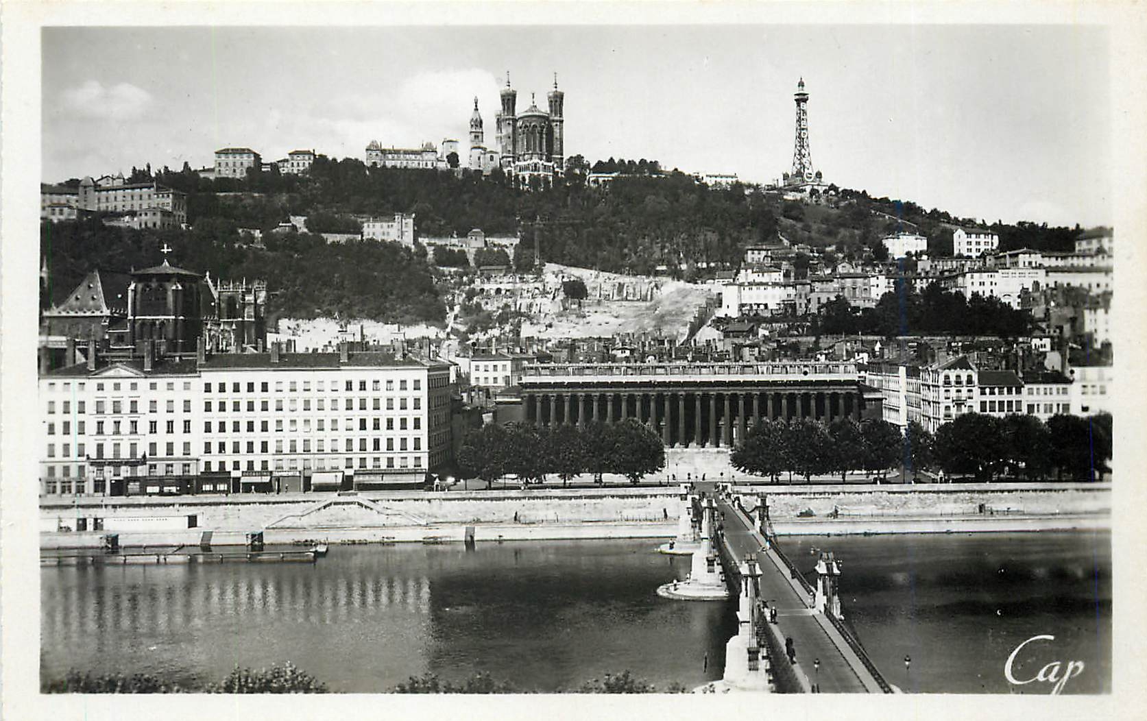 CPA Lyon Le Palais de Justice et Colline de Fourviere 