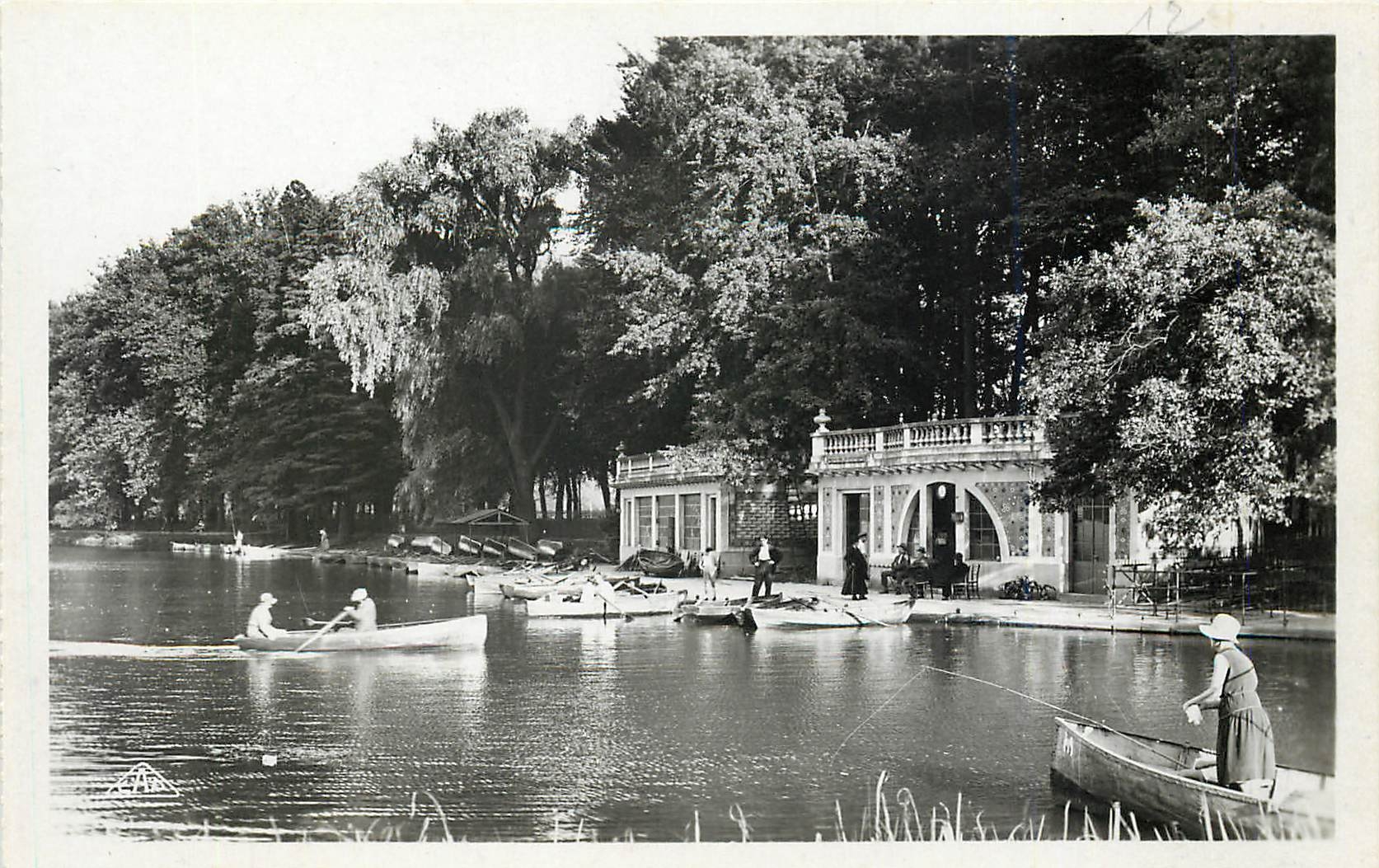 CPA Lyon Parc de la Tete d'Or Embarcadere du Lac 