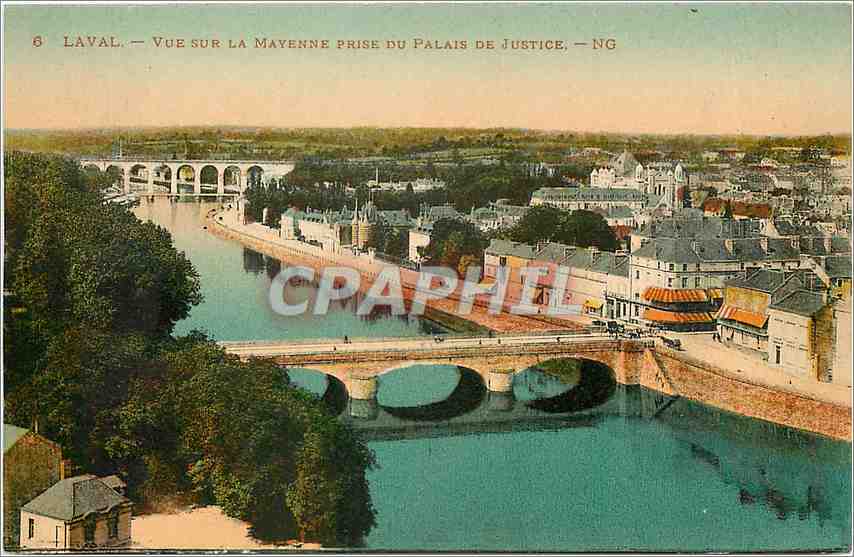 CPA Laval Vue sur la Mayenne prise du Palais de Justice 