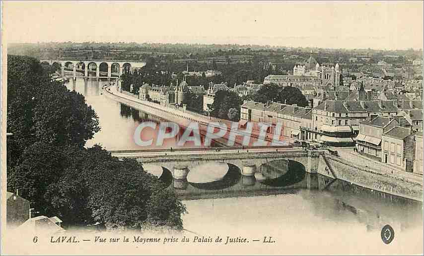 CPA Laval Vue sur la Mayenne prise du Palais de Justice 