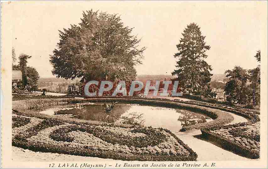 CPA Laval Mayenne Le Bassin du Jardin de la Perrine 