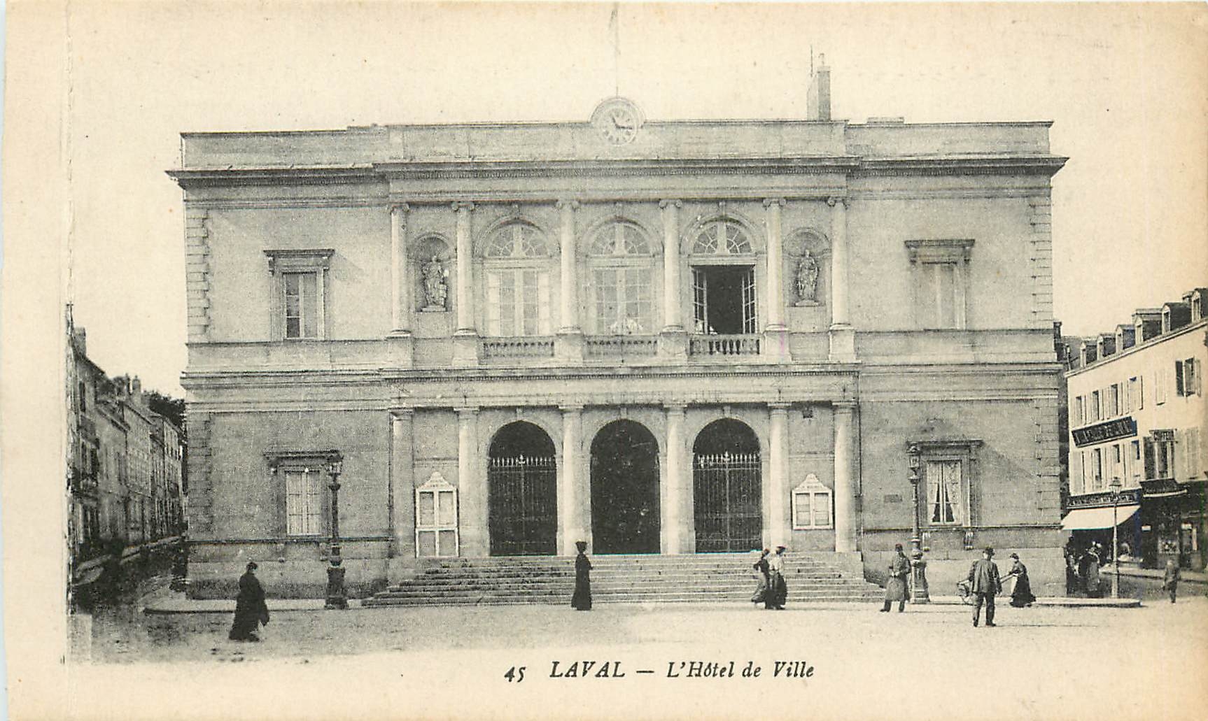 CPA Laval L'Hotel de Ville 