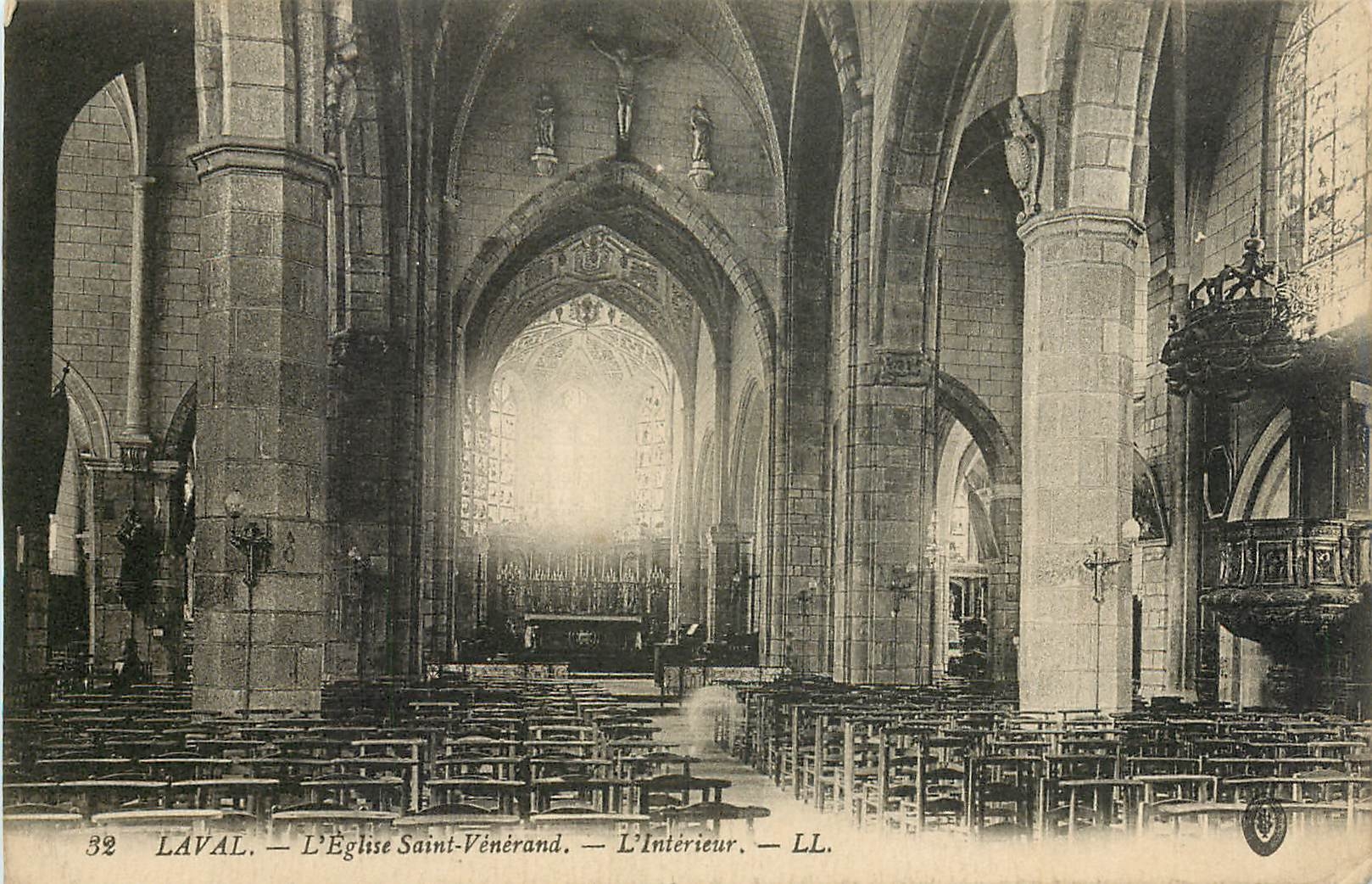 CPA Laval L'Eglise Saint Venerand l'Interieur 