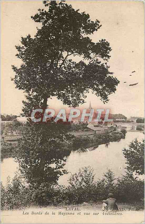 CPA Laval Les Bords de la Mayenne et vue sur Avesnieres 