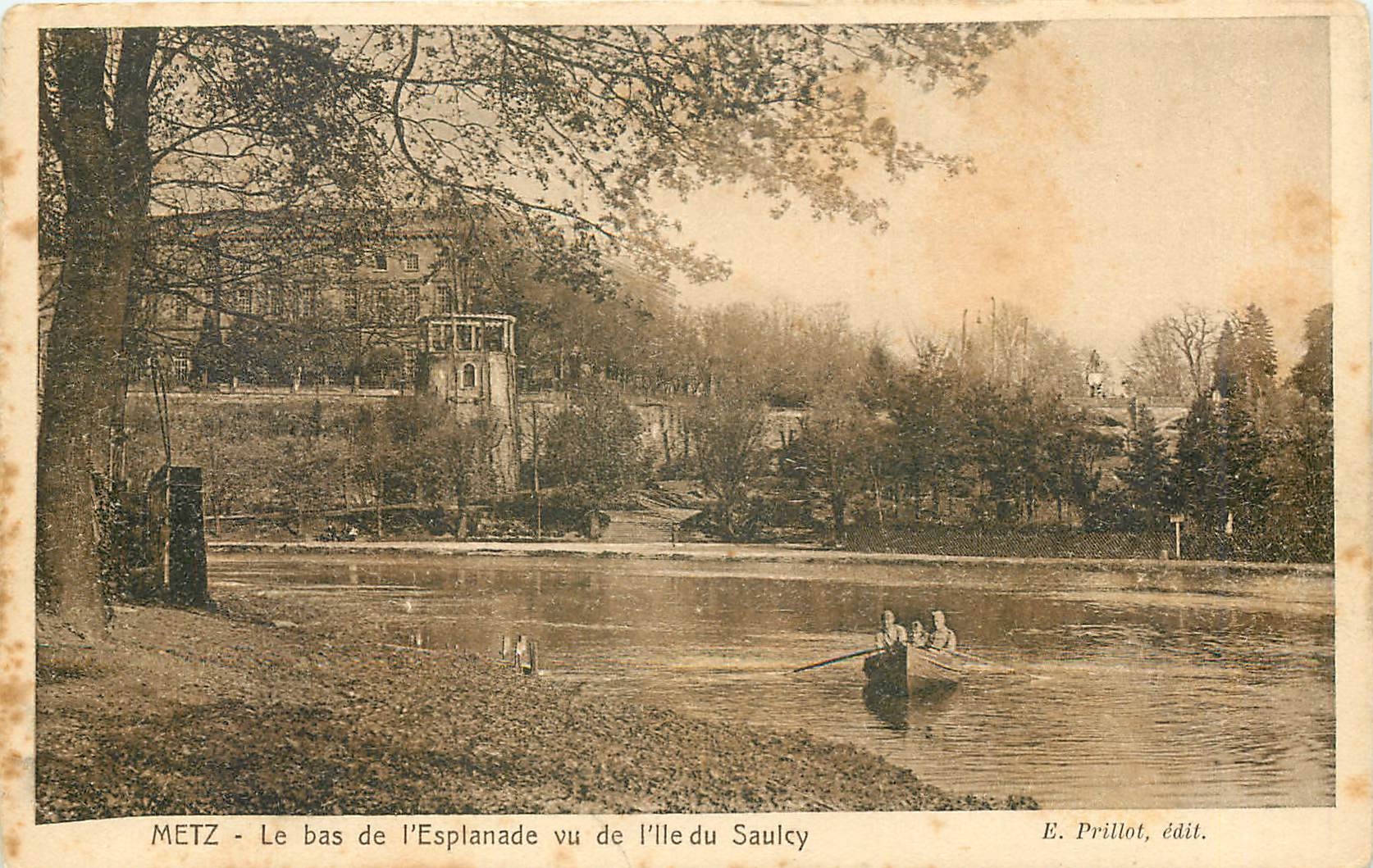 CPA Metz Le bas de l'Esplanade vu de l'Ile du Saulcy 