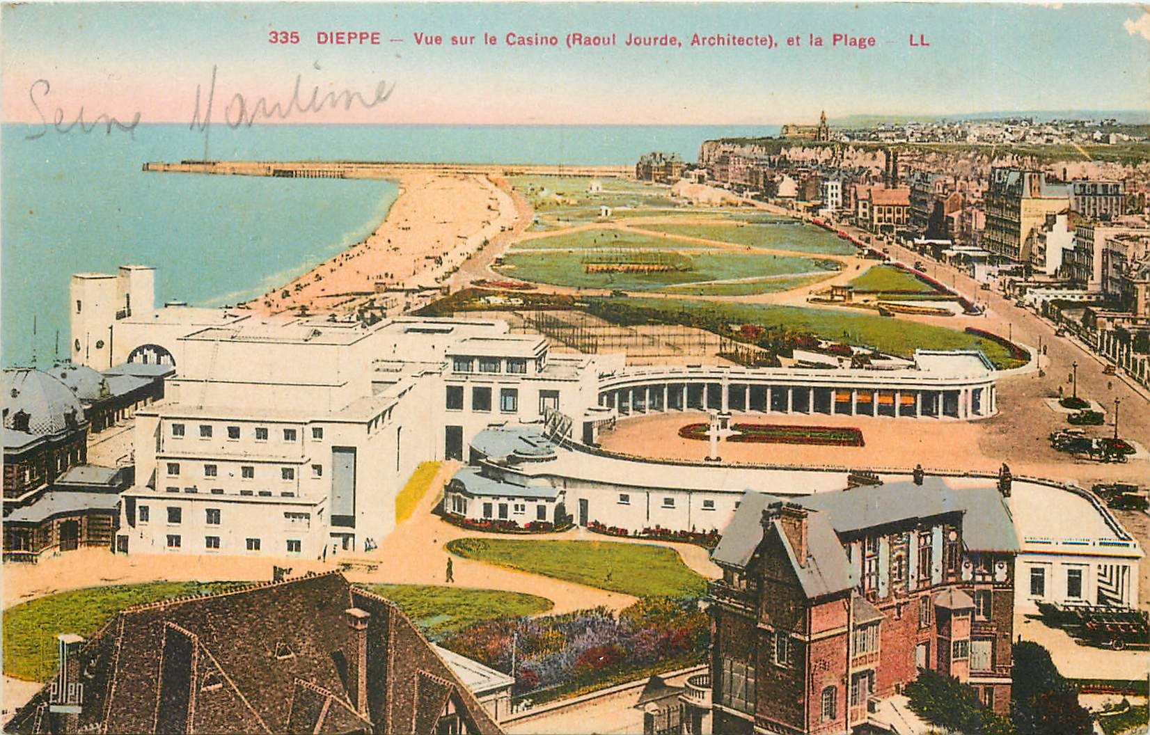 CPA Dieppe Vue sur le Casino et la Plage 