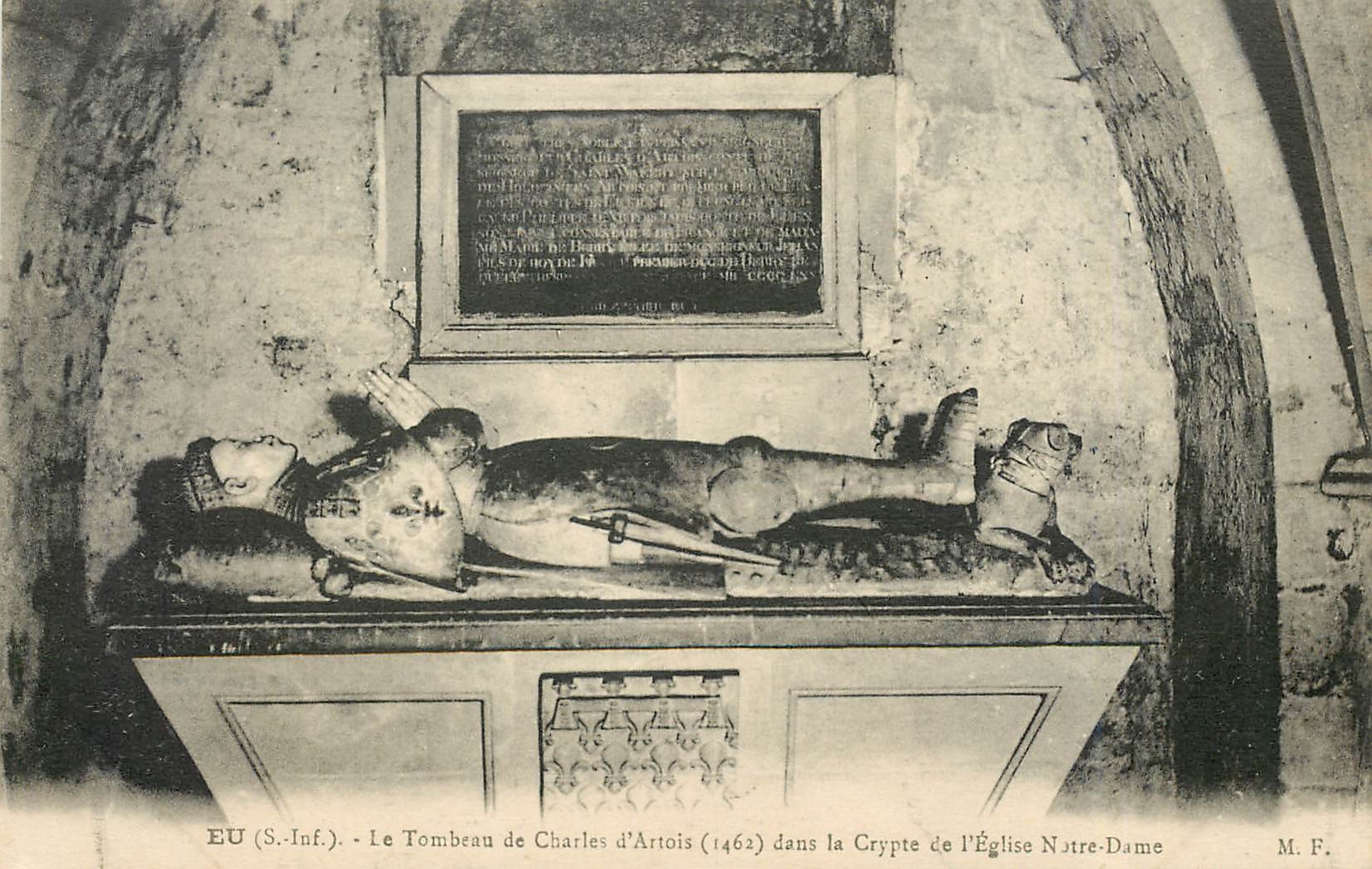 CPA Eu S Inf Le Tombeau de Charles d'Artois dans la Crypte de l'Eglise Notre Dame 