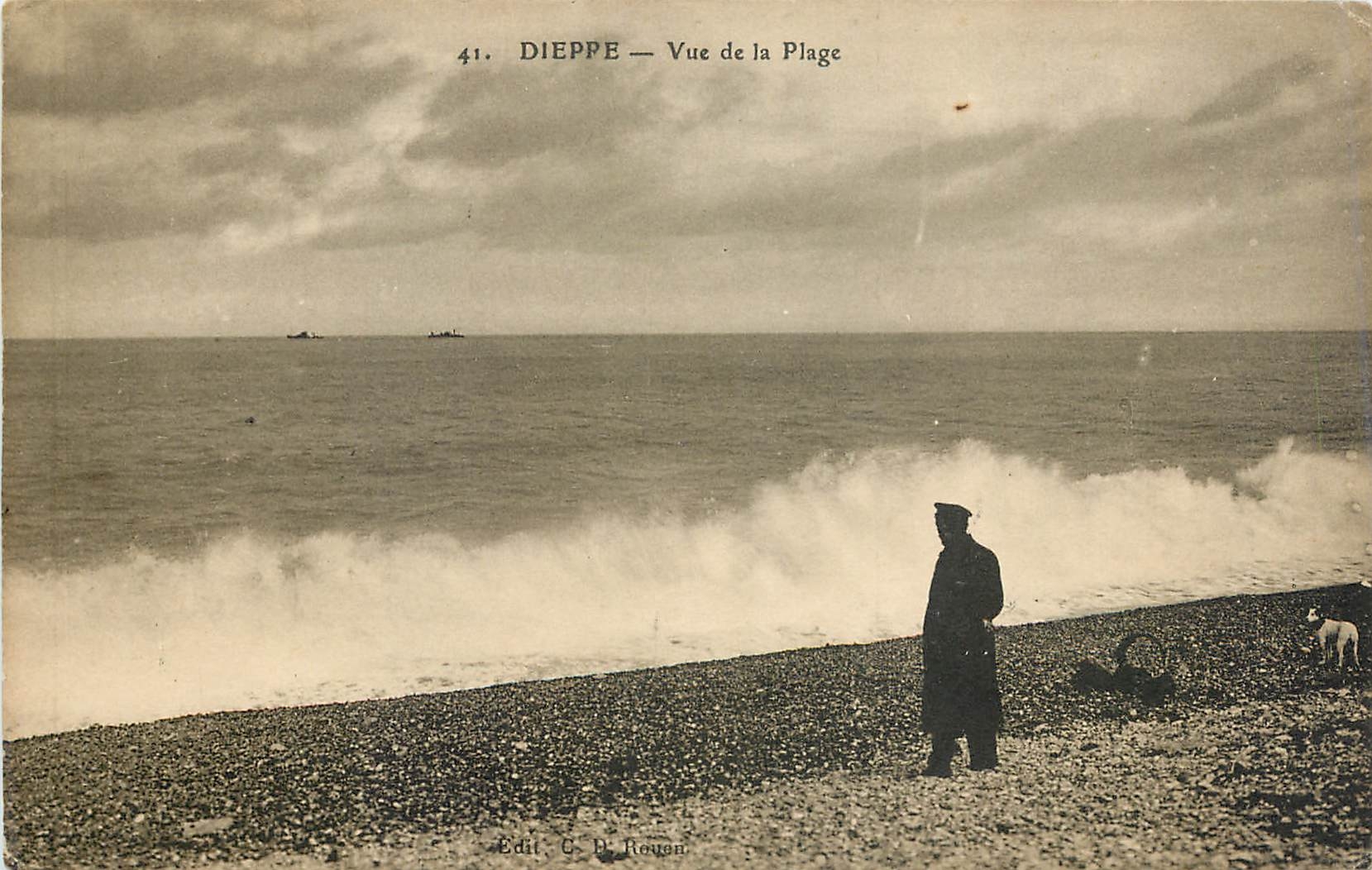 CPA Dieppe Vue de la Plage 