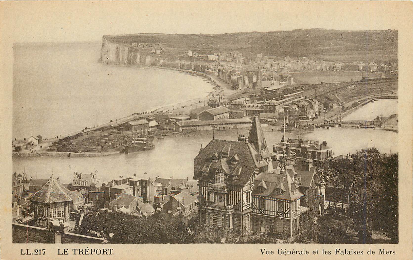 CPA Le Treport Vue Generale et les Falaises de Mers 