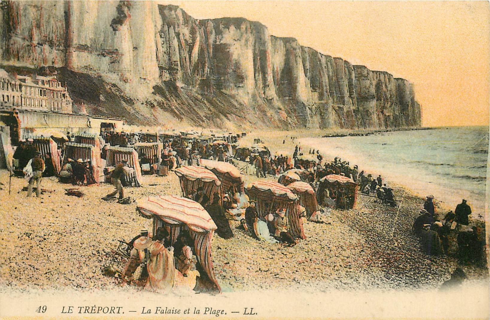 CPA Le Treport La Falaise et la Plage 
