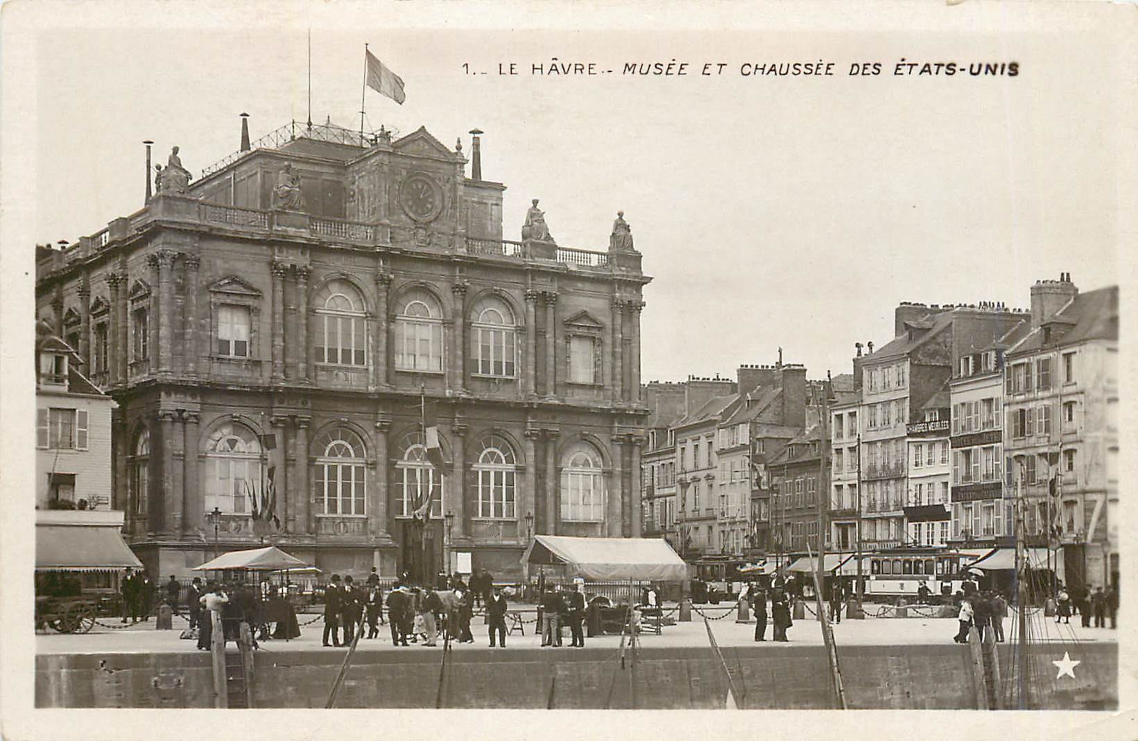 CPA Le Havre Musee et Chaussee des Etats Unis 