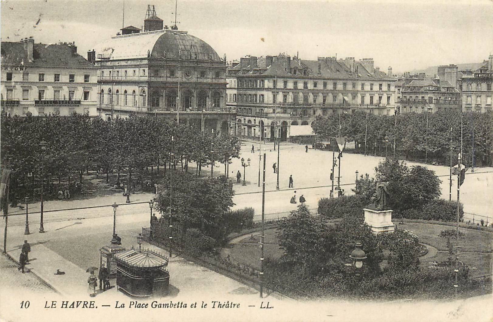 CPA Le Havre La Place Gambetta et le Theatre 