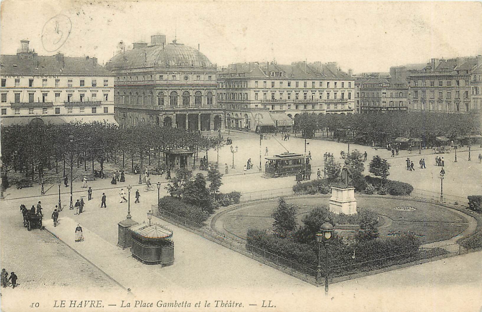 CPA Le Havre La Place Gambetta et le Theatre 