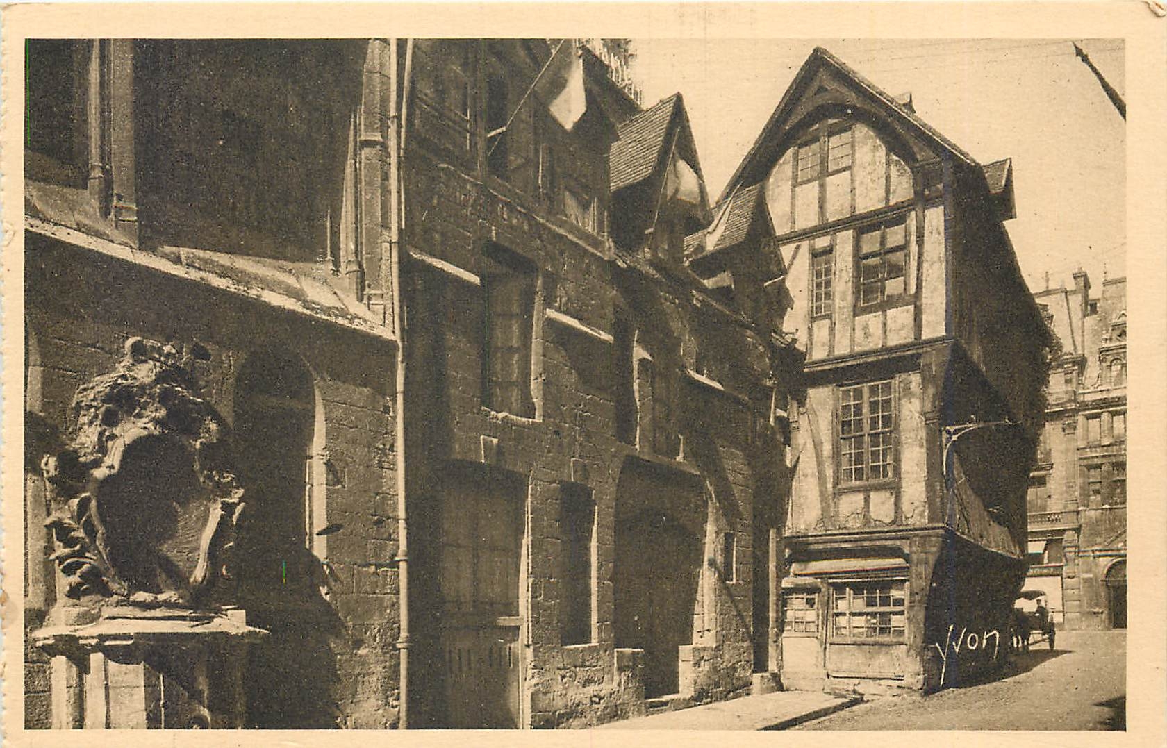 CPA Rouen Vieilles Maisons dans la Rue Saint Romain 