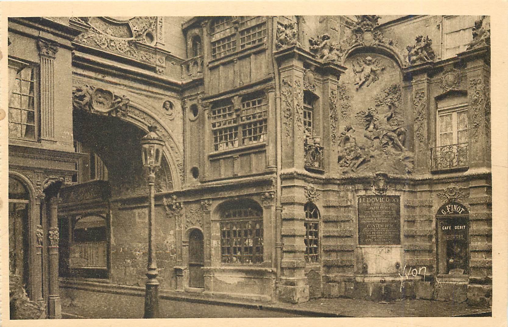 CPA Rouen Groupe pittoresque de Batiments Renaissance Rue de la Grosse Horloge 
