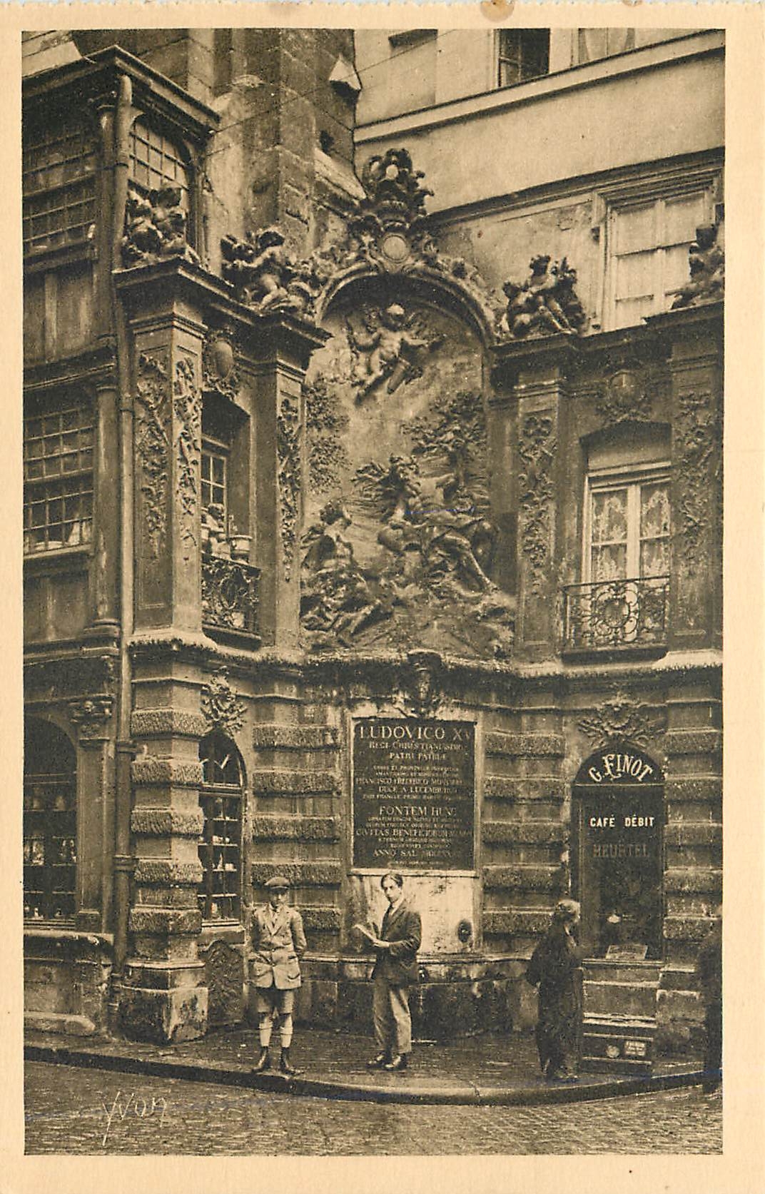 CPA Rouen Fontaine monumentale Rue de la Grosse Horloge 