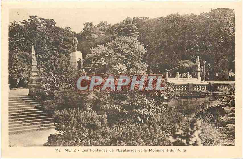 CPA Metz Les Fontaines de l'Esplanade et le Monument du Poilu 