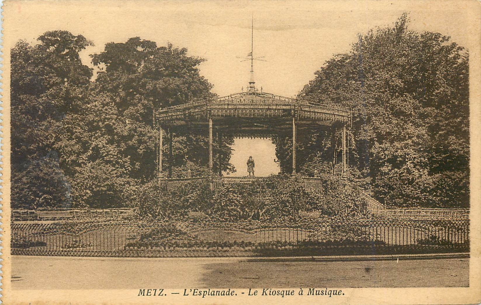 CPA Metz L'Esplanade Le Kiosque a Musique 