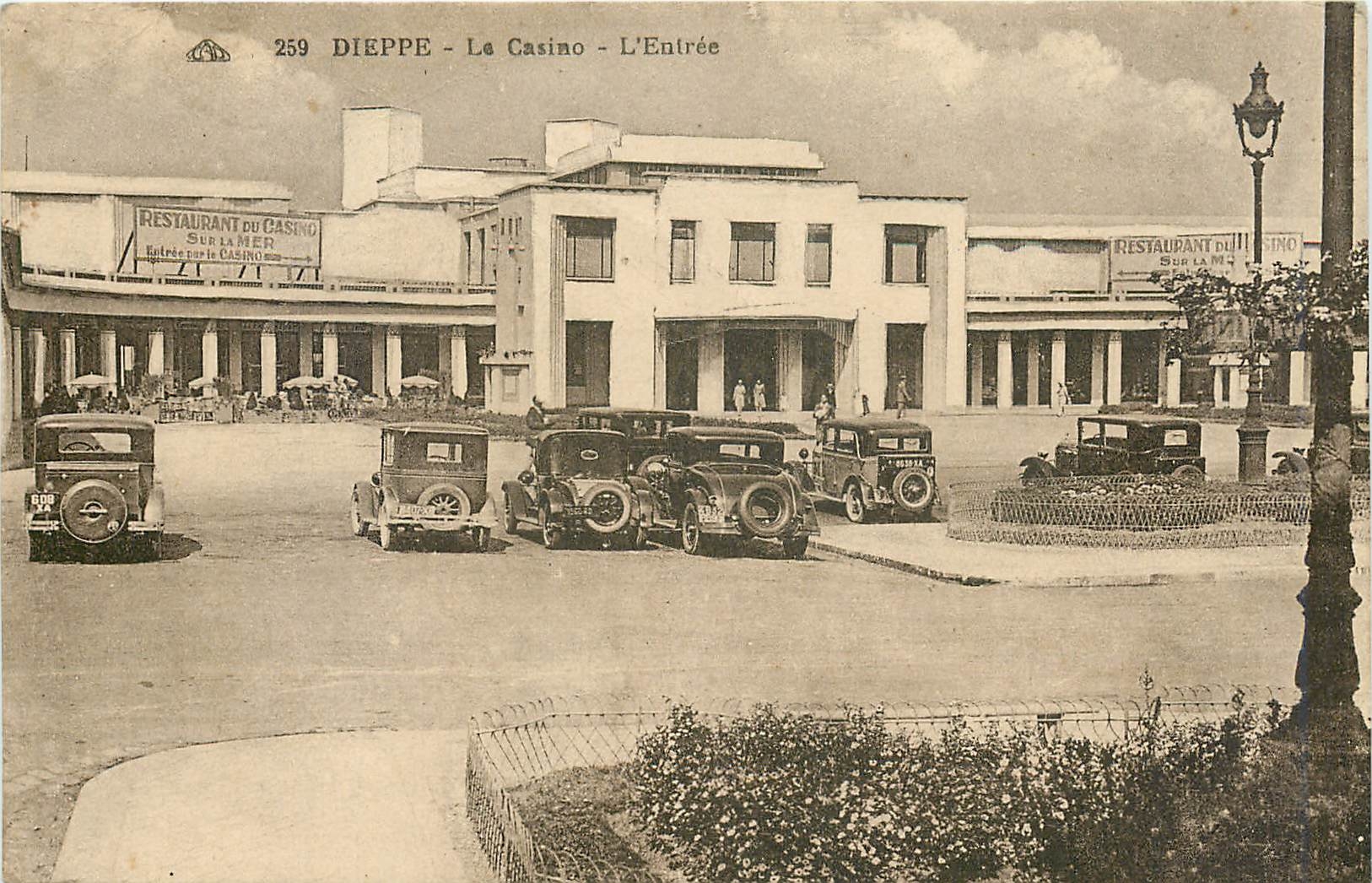 CPA Dieppe Le Casino L'Entree Automobile
