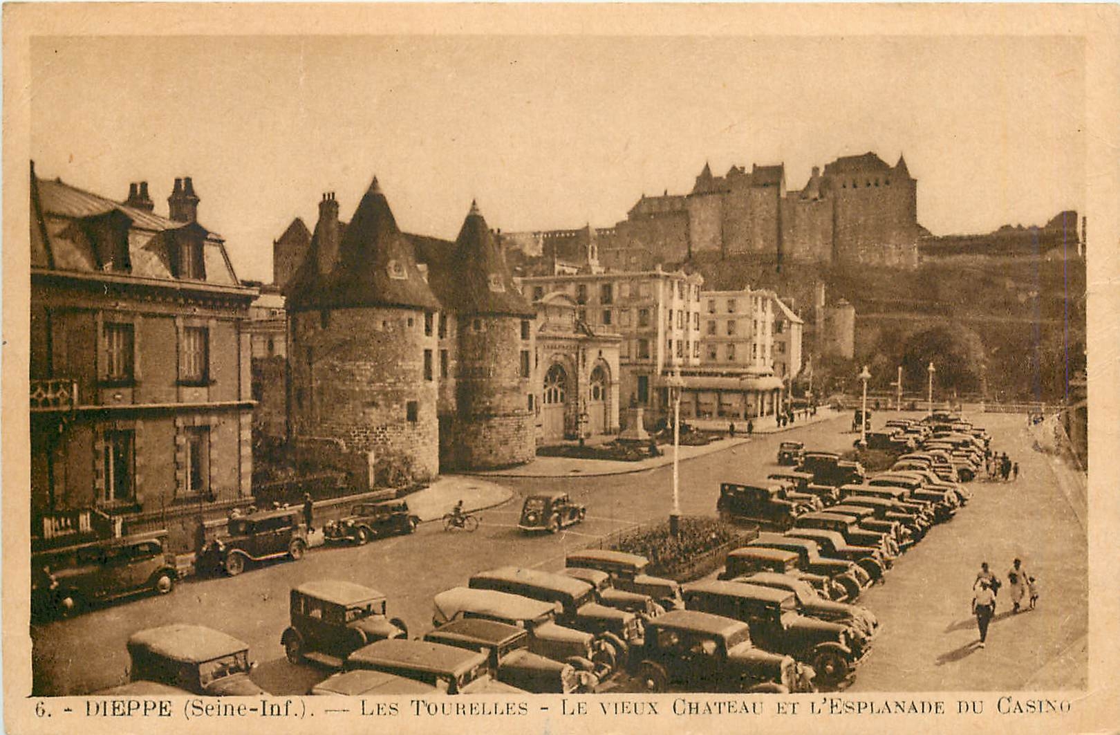 CPA Dieppe Seine Inf Les Tourelles Le Vieux Chateau et l'Esplanade du Casino 