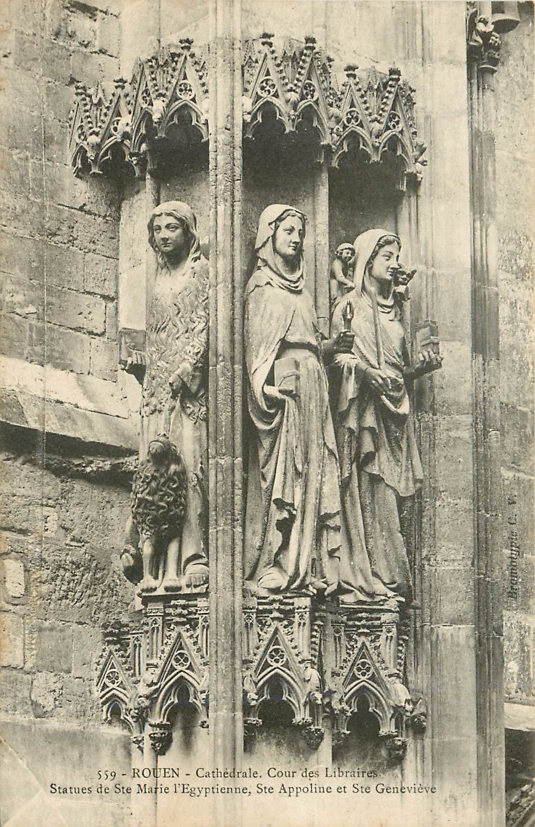 CPA Rouen Cathedrale Cour des Libraires Statue de Ste Marie l'Egyptienne Ste Appoline et Ste Genevie