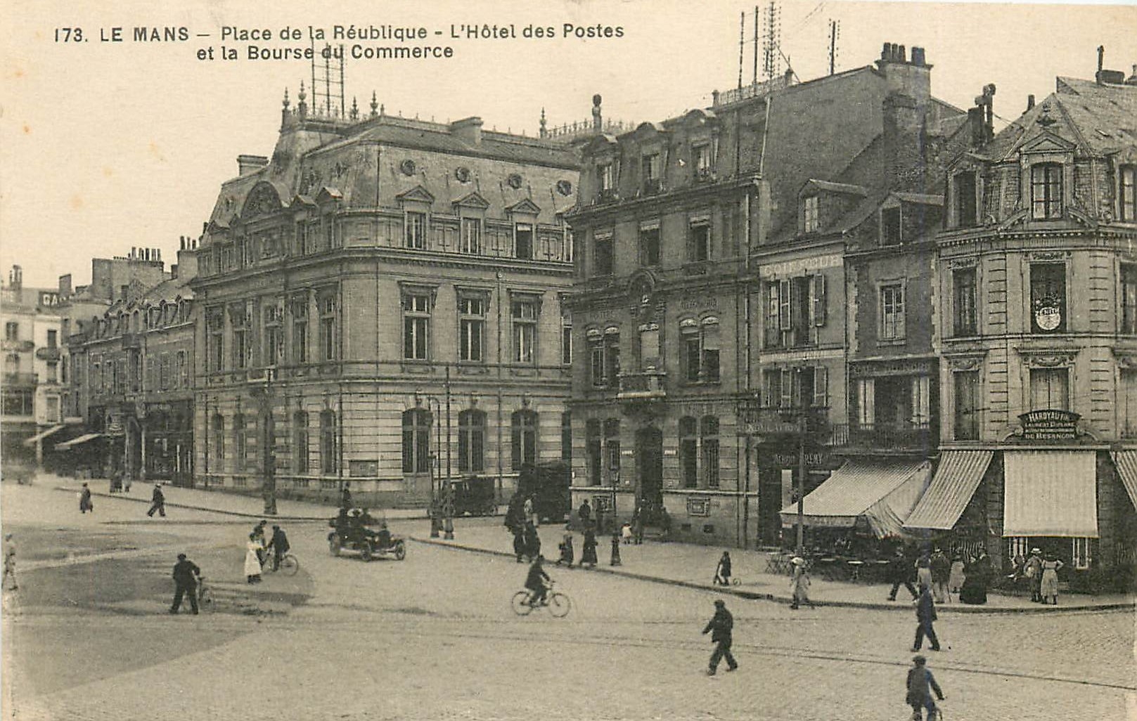 CPA Le Mans Place de la Reublique L'Hotel des Postes et la Bourse du Commerce 