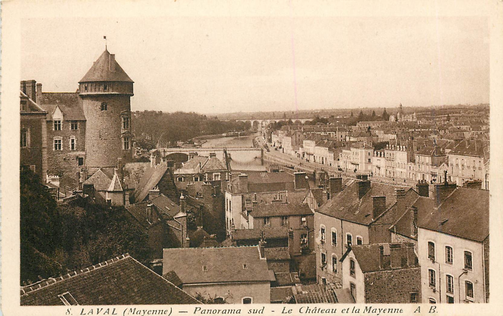 CPA Laval Mayenne Panorama sud le Chateau et la Mayenne AB Byrrh