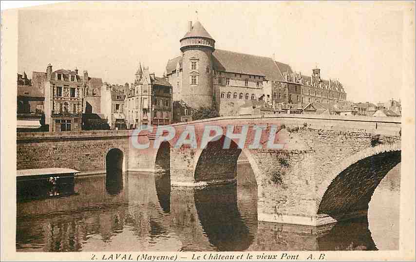 CPA Laval Mayenne Le Chateau et le vieux pont AB