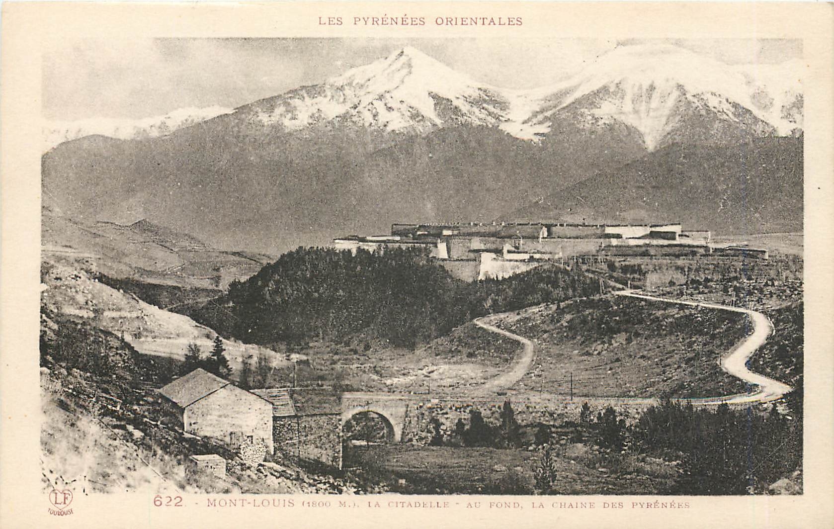 CPA les pyrenees orientales LA citadelle Au fond la chaine des Pyrenees