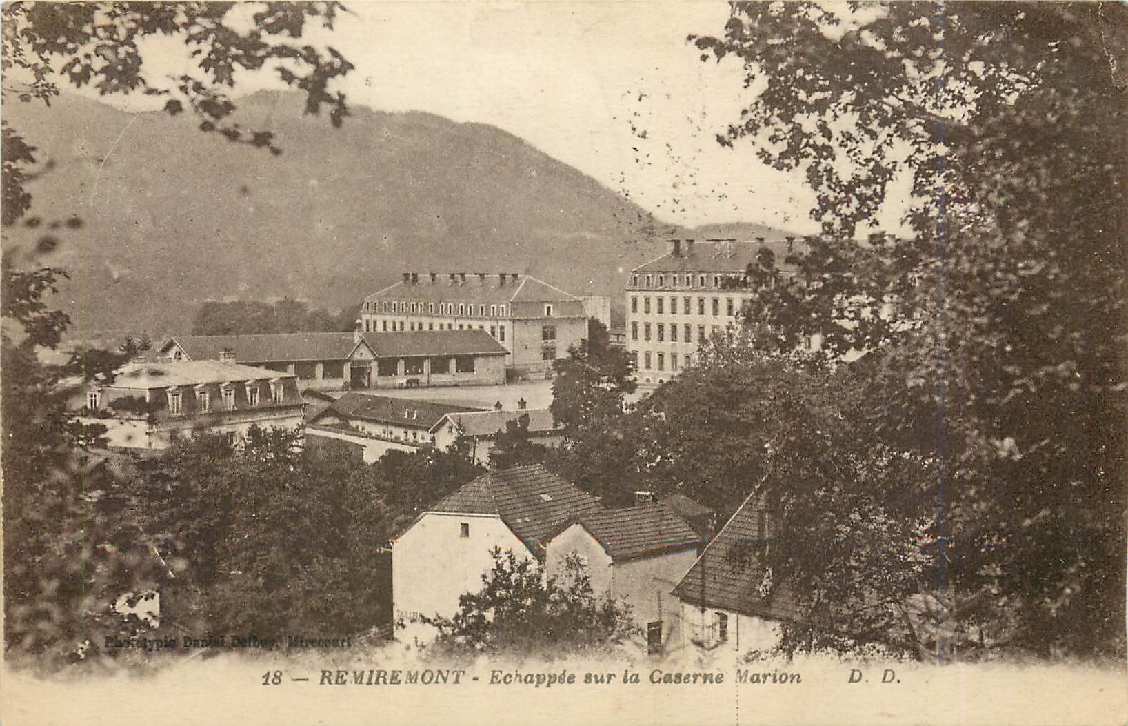 CPA Remiremont Echappee dur la caserne MarionDD