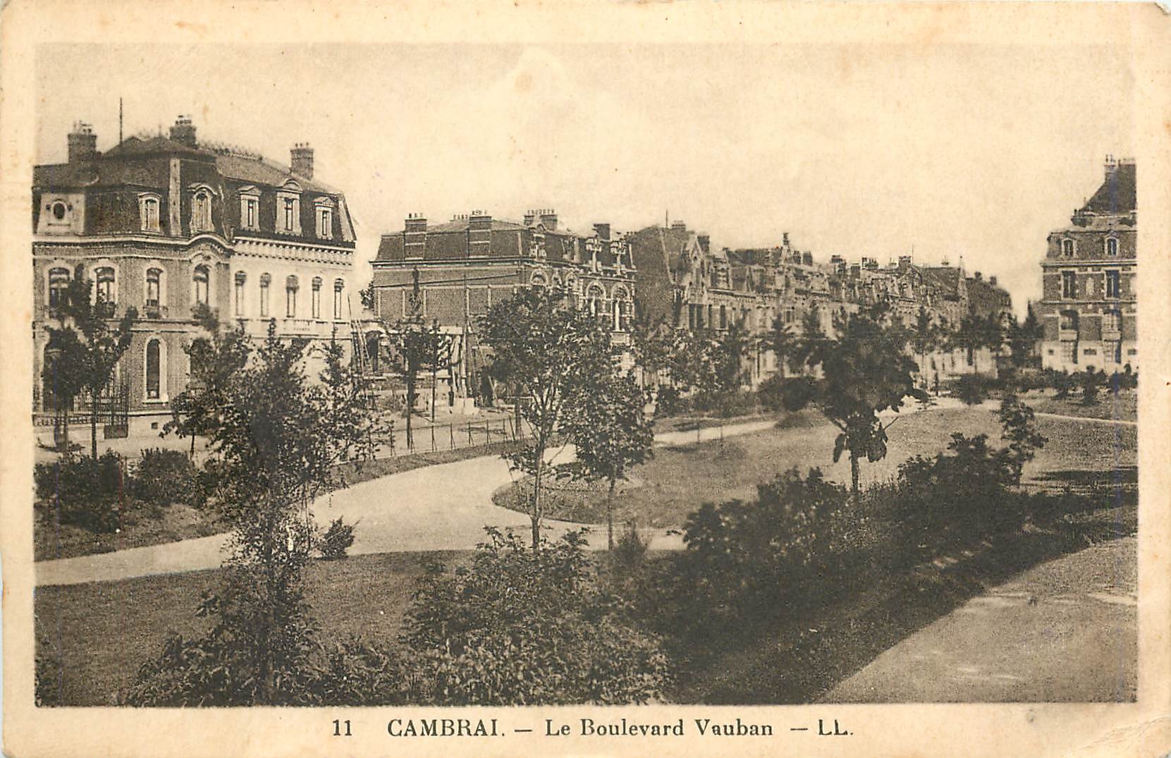 CPA Cambrai le Boulovard Vauban LL