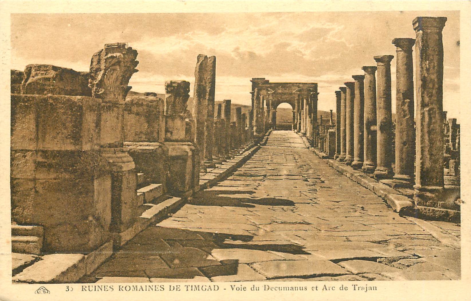 CPA Romaine de Timgad Voie du Docimanus et Arc de trojan