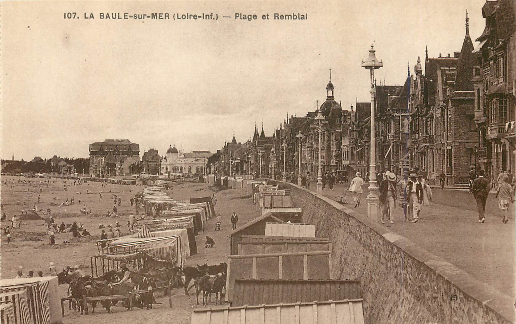 CPA La baule sur mer Loire Inf plage et remblal