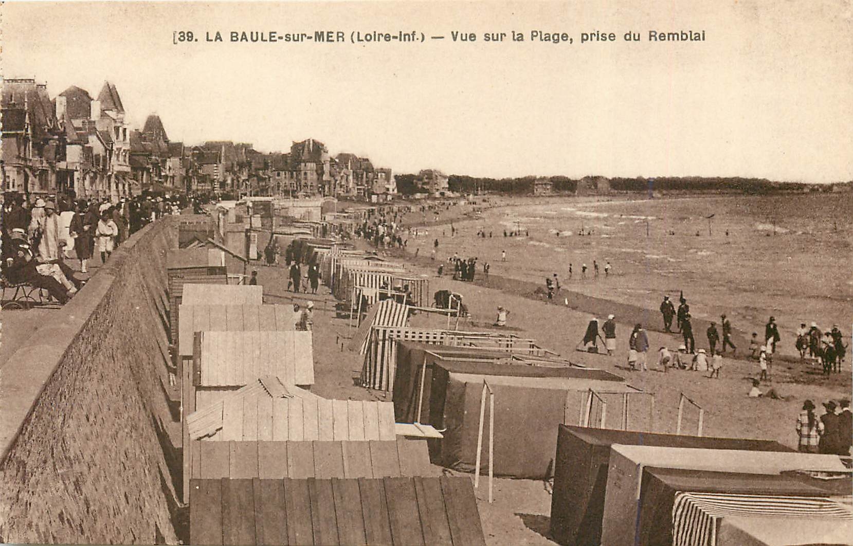 CPA La baule sur mer Loire vue sur la plage prise du rembal