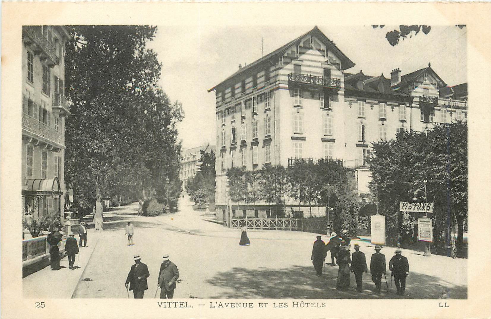 CPA Vittel l'avenue et les hotels
