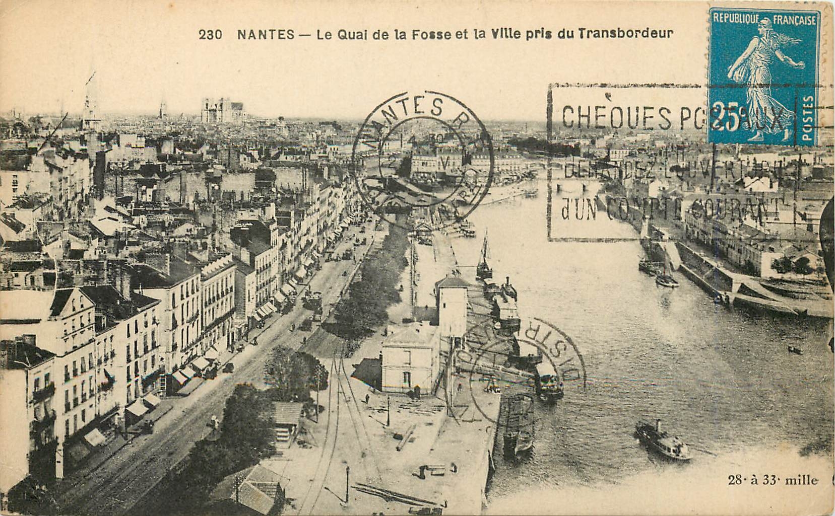 CPA Nantes le Quai de la Fosse et la ville pris du transbordeur