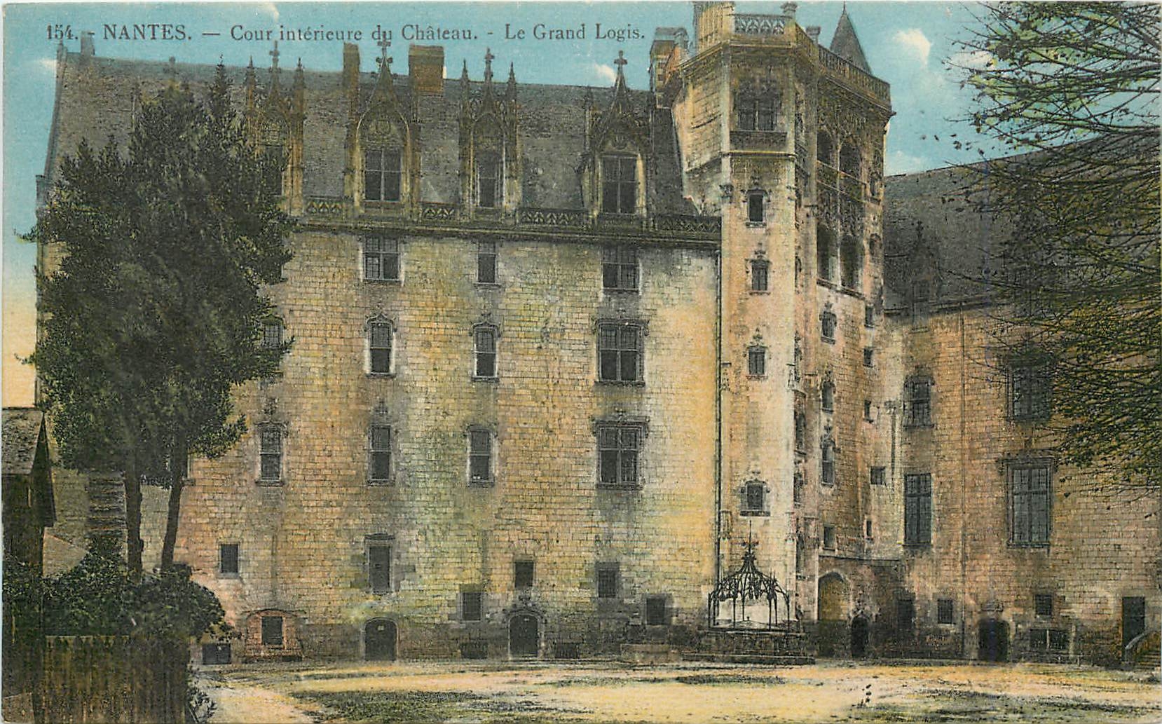 CPA Nantes Cour interieur du Chateau- le gtand Logis