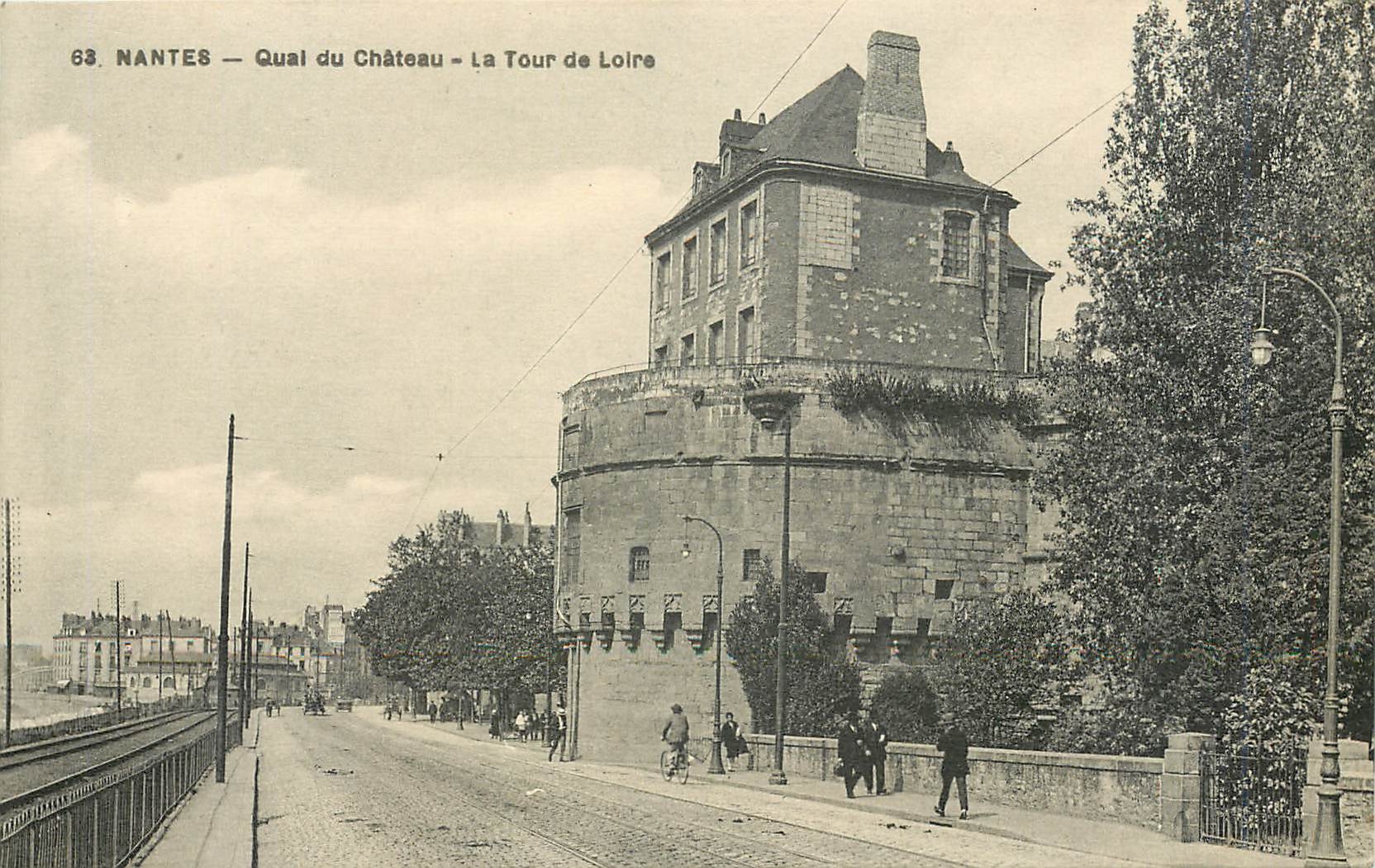 CPA Nantes Quai du chateau la tour de Loire