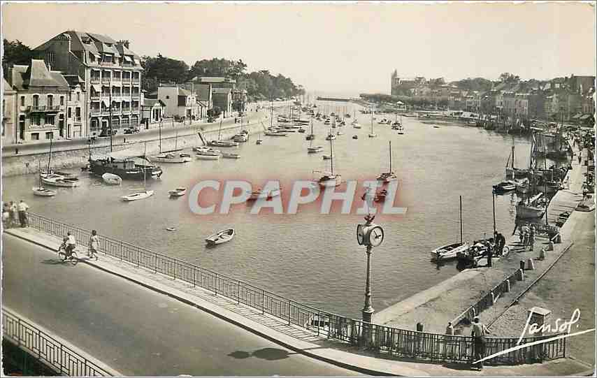 CPM La cote d' Amour Le port de la baule et du Pouliguen Bateaux